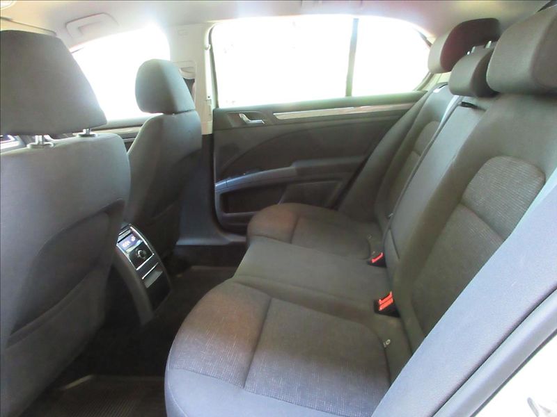 Škoda Superb 2,0 TDi 103 Kw, Xenon, Vyhř. N - fotka 16 z 28