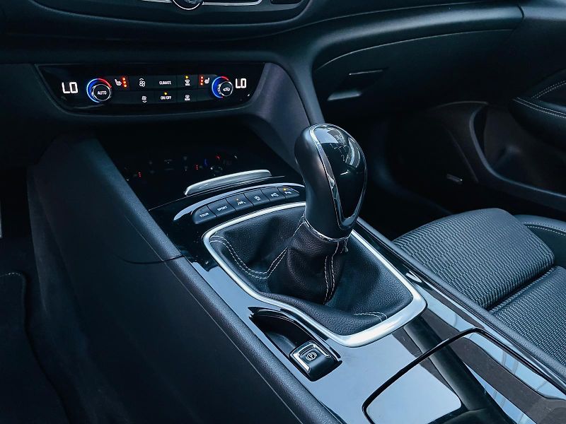 Opel Insignia 2.0CDTi KAMERA VÝHŘEV SERVISKA - fotka 39 z 51