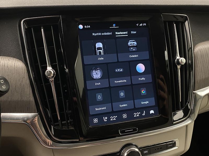 Volvo V90 CC B4 AWD CORE AUT CZ - fotka 39 z 52