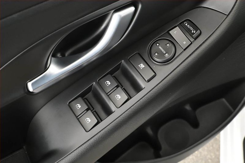 Hyundai i30 (2022) 1.5 T-GDI MHEV, Serv.kniha - fotka 13 z 13