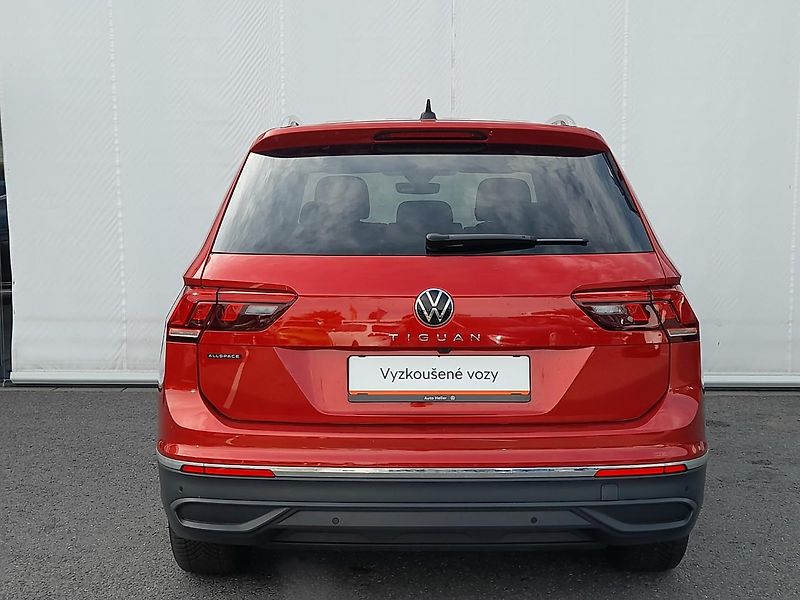 Volkswagen Tiguan Life 2,0 TDI 110 kW,7-míst - fotka 13 z 22