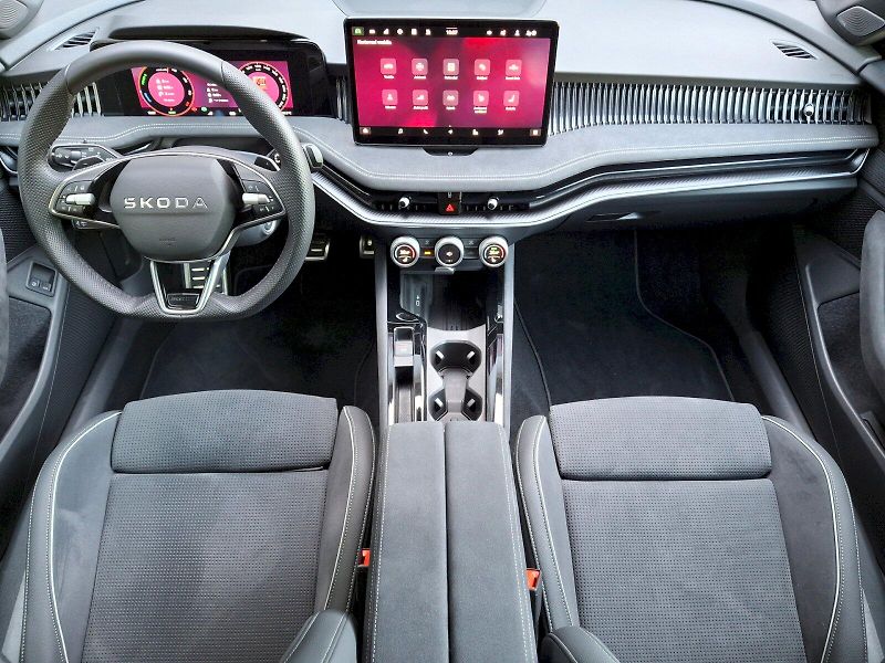 Škoda Superb (2025) iV SportLine DSG 1,5TSi 150kW - fotka 5 z 35