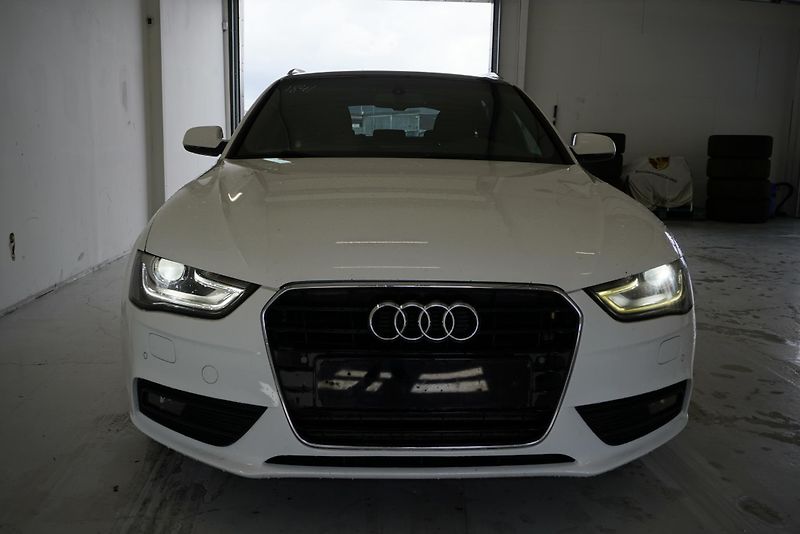 Audi A4 2,0 TDI S-LINE - fotka 2 z 30