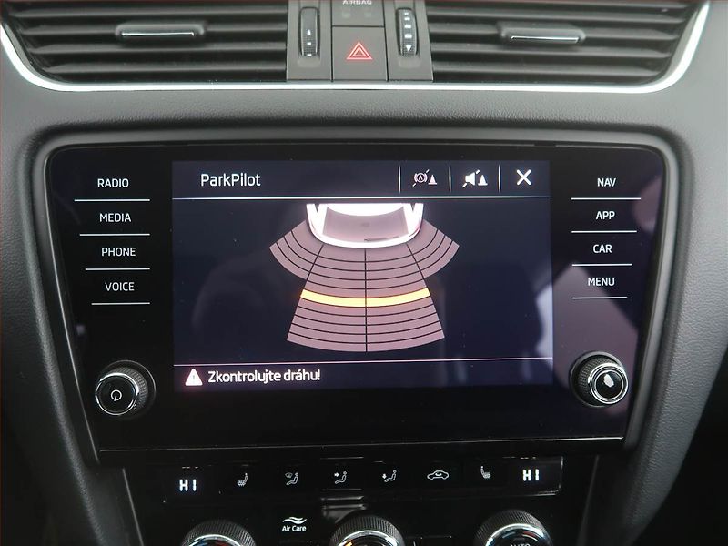 Škoda Octavia (2018) 1.6 TDI, Automat, Navi - fotka 18 z 20