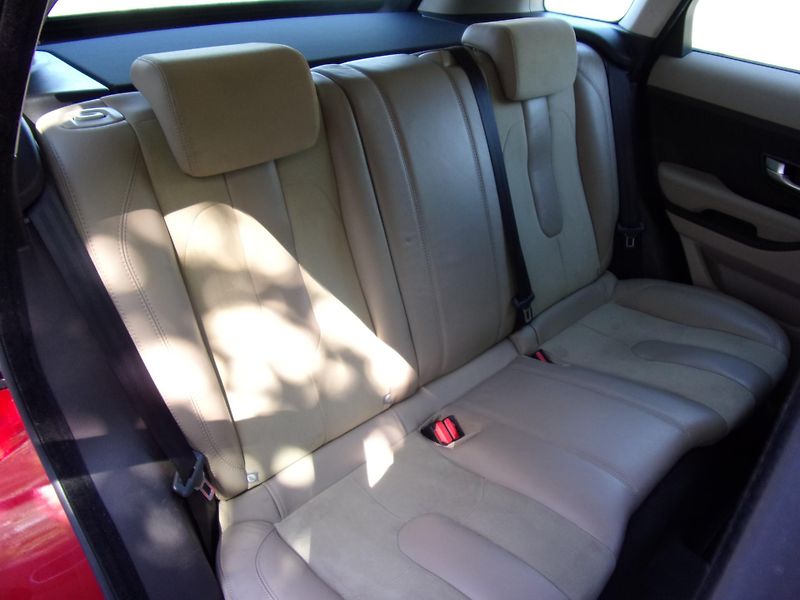 Land Rover Range Rover Evoque (2014) 2.2D 4X4 110kW NÁJEZD 140 000 - fotka 18 z 21
