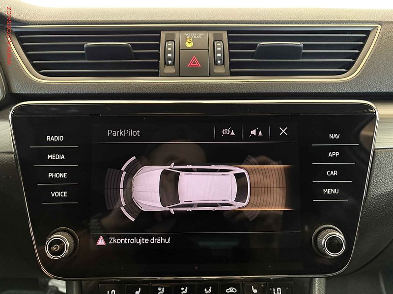 Škoda Superb (2017) 2.0 TDI, 2.maj,ČR, Style - fotka 15 z 18