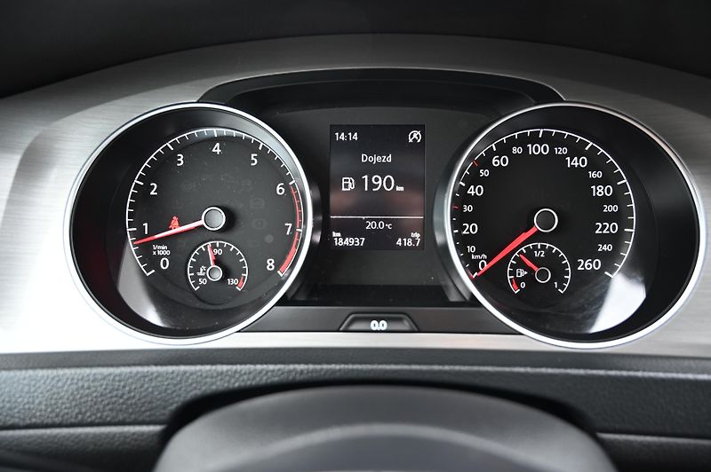 Volkswagen Golf VII 1.2TSI 77KW POHON ŘEMEN  - fotka 16 z 47