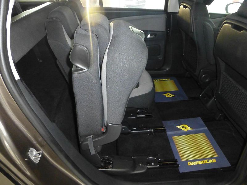 Citroën Grand C4 Picasso (2014) 1,6HDI*DIGI*NAVIGACE*ALU*7MIST - fotka 24 z 29