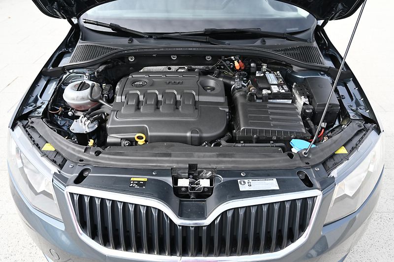 Škoda Octavia 1.6TDI 66KW Active 8/2015 - fotka 24 z 28