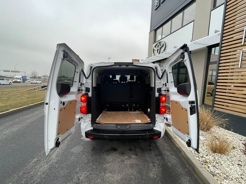 Toyota ProAce Verso 2.0D-4D 144HP M/T Business 8S - fotka 9 z 30