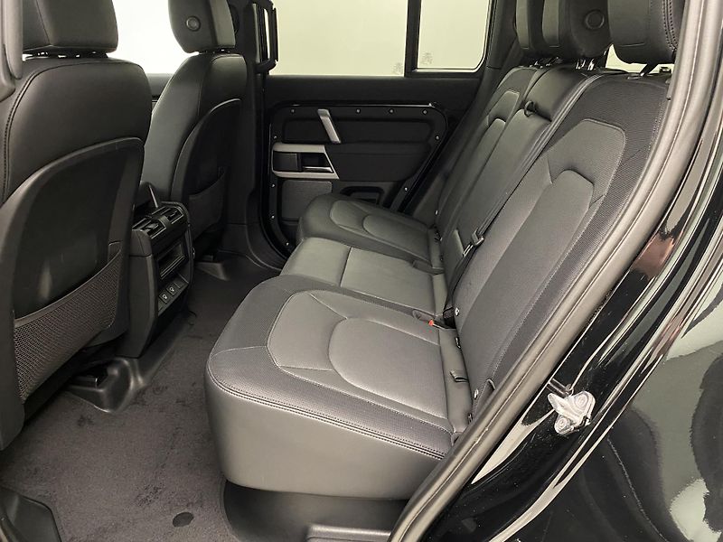 Land Rover Defender 110 D300 X-DYNAMIC SE AWD AUT  - fotka 5 z 46