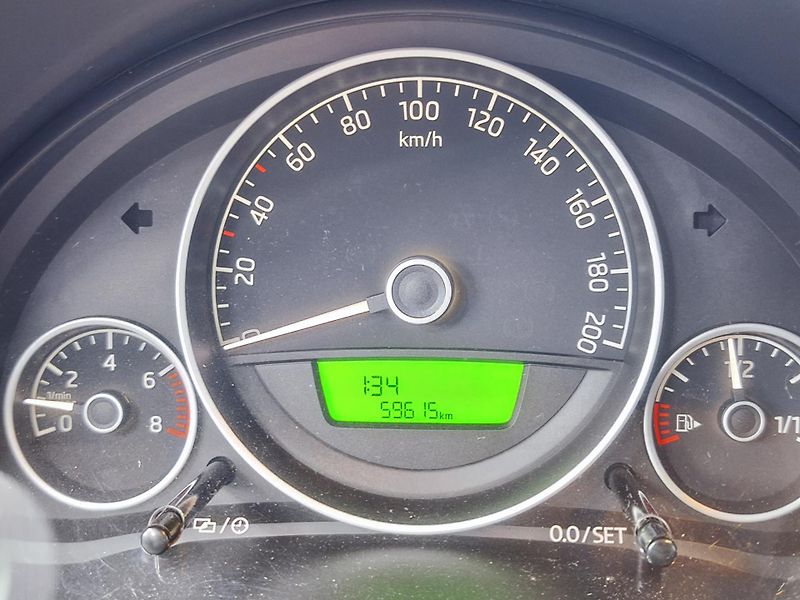 Škoda Citigo (2014) 55kw, výhřev sed., navi, klima - fotka 20 z 23