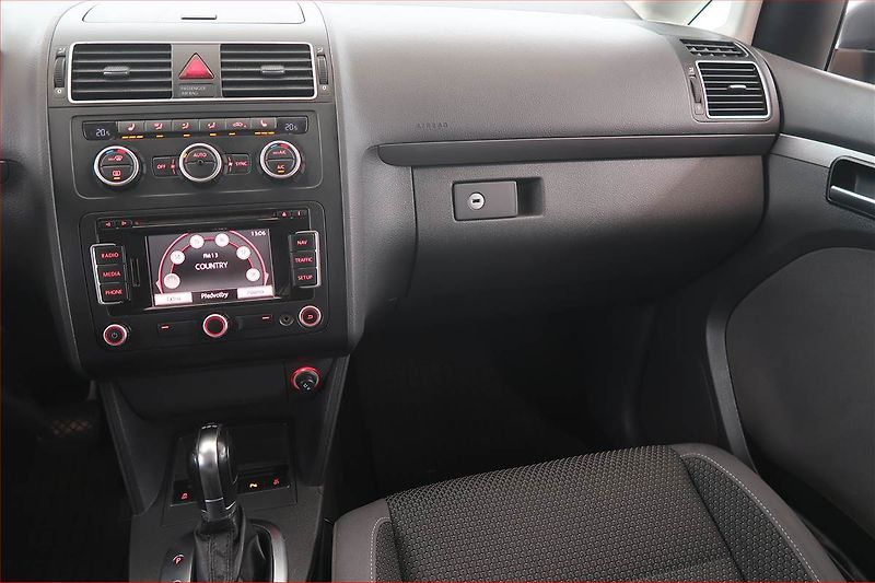 Volkswagen Touran (2013) 1.6 TDI, Automat, 7 míst, Navi - fotka 8 z 20