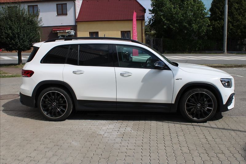 Mercedes-Benz GLB 2,0 35 AMG 225KW 4MATIC CZ DPH - fotka 3 z 10