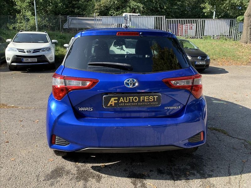 Toyota Yaris 1,5 HYBRID - fotka 6 z 20