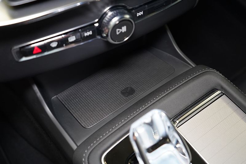 Volvo XC90 B5 PLUS Black Edition, Vzduch - fotka 37 z 49
