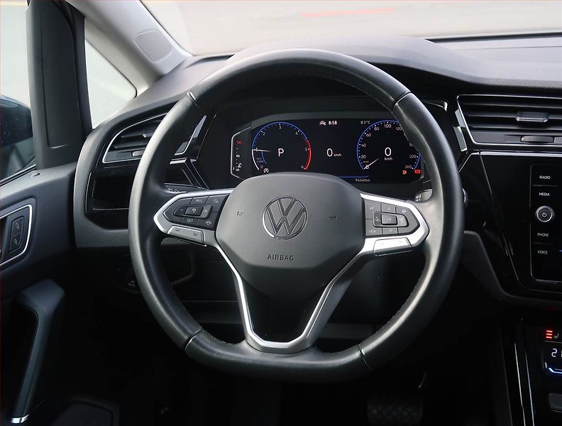 Volkswagen Touran (2023) 2.0 TDI - fotka 16 z 25