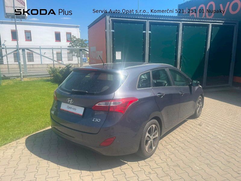 Hyundai i30 (2017) 1.6 GDI 99kW Weekend kombi - fotka 2 z 25