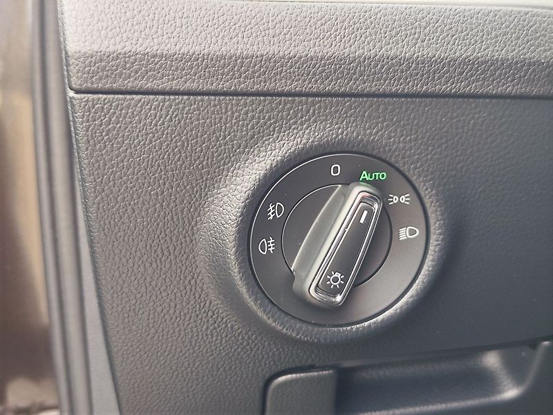 Škoda Superb 2.0 TDI/110kW Ambition Plus DS - fotka 29 z 33