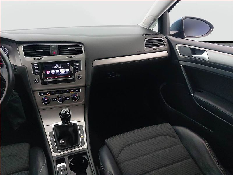 Volkswagen Golf (2014) Comfortline 1.2 TSI, ČR,1.maj - fotka 8 z 17