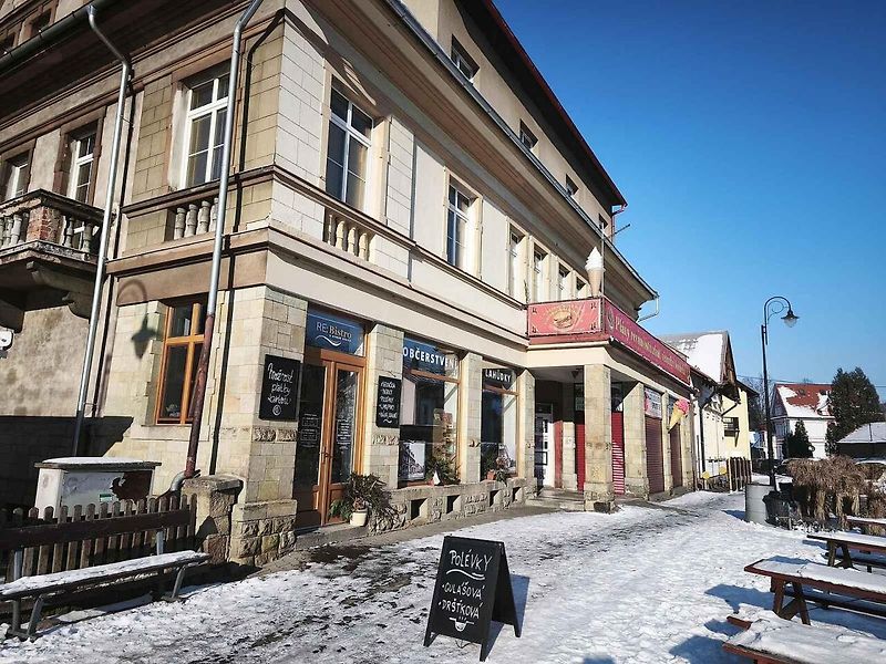 V RE: Bistru na člověka dýchne nostalgie z nedávných časů.