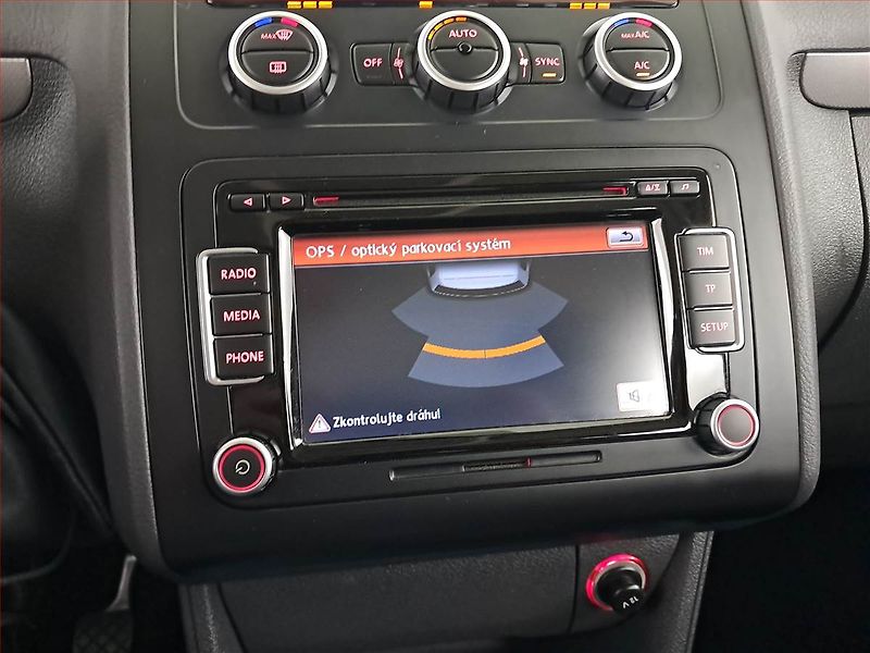 Volkswagen Touran (2012) 1.4 TSI, Tempomat - fotka 16 z 19