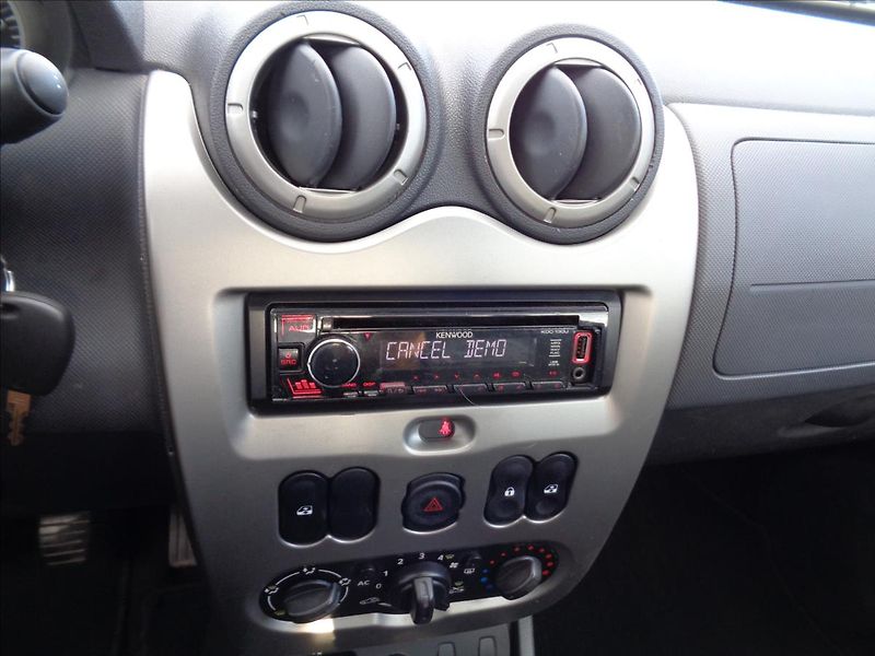 Dacia Duster 1,6 - fotka 14 z 15