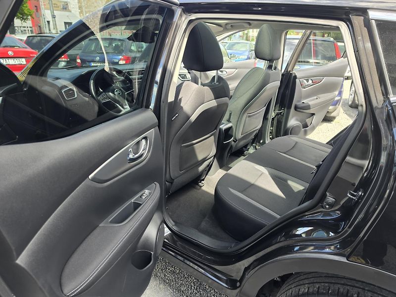 Nissan Qashqai 1.2 T Panorama  - fotka 8 z 16