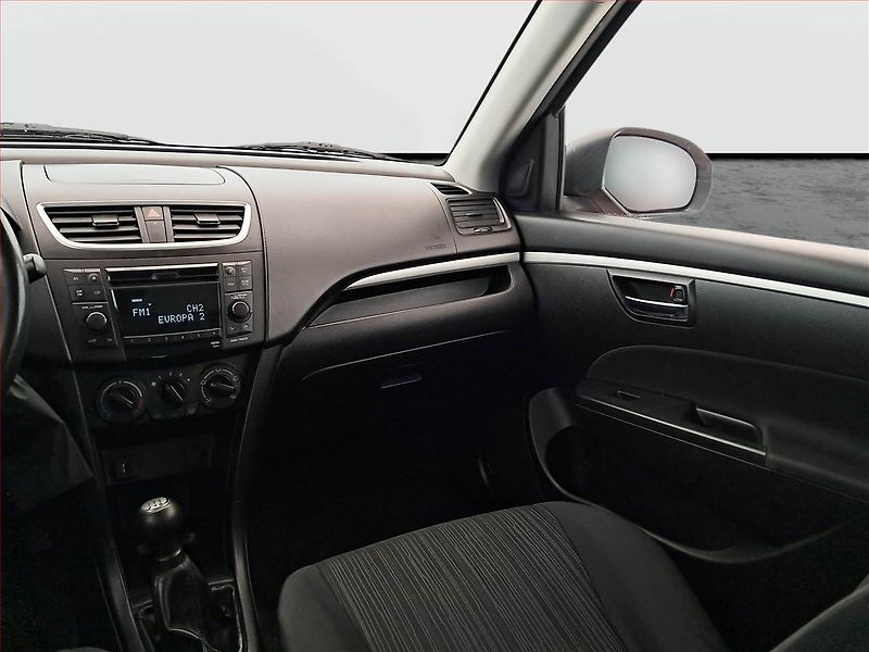 Suzuki Swift (2015) 1.2, Tempomat - fotka 8 z 19
