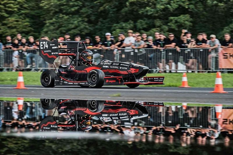 Studentský tým TU Brno Racing je nejlepší mezi českými formulemi. Na snímku Dragon e3.
