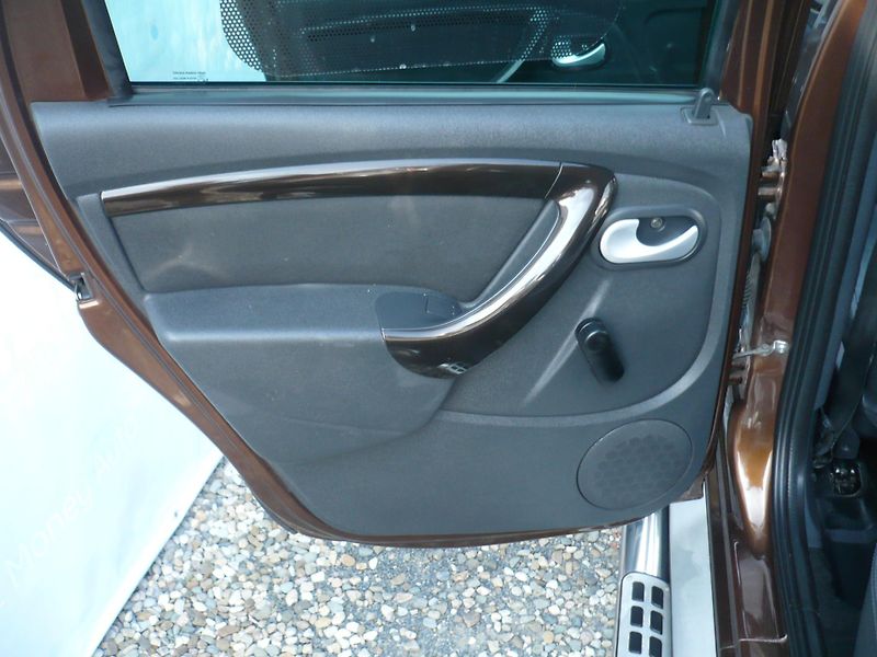 Dacia Duster 1.6i 77Kw Klimatizace - fotka 23 z 25