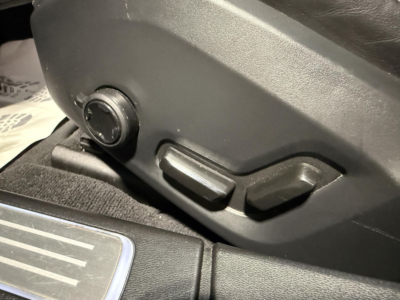 Volvo V90 B6 AWD benzin Ultimate Auto - fotka 10 z 16
