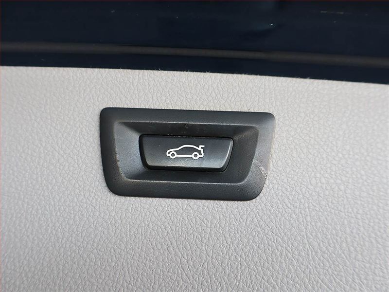 BMW Řada 3 (2017) 320 d xDrive, 4X4, Automat - fotka 16 z 20