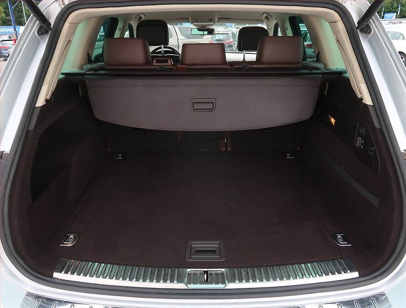 Volkswagen Touareg (2013) 3.0 TDI, 4X4, Automat - fotka 14 z 23