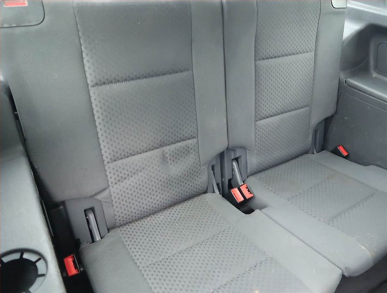 Volkswagen Touran (2007) 1.9 TDI, 7 míst, po STK, Tažné - fotka 16 z 17