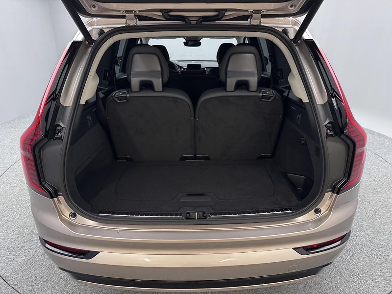 Volvo XC90 (2026) T8 AWD RECHARGE DARK PLUS 7m - fotka 16 z 29