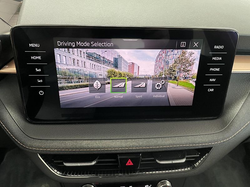 Škoda Fabia 1.0 TSi 81kW DSG ČR 1.MAJ NAVI - fotka 32 z 34