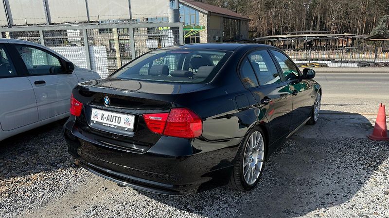 BMW Řada 3 (2009) 318i 105kW *Alu*Keyless*Klima* - fotka 4 z 24