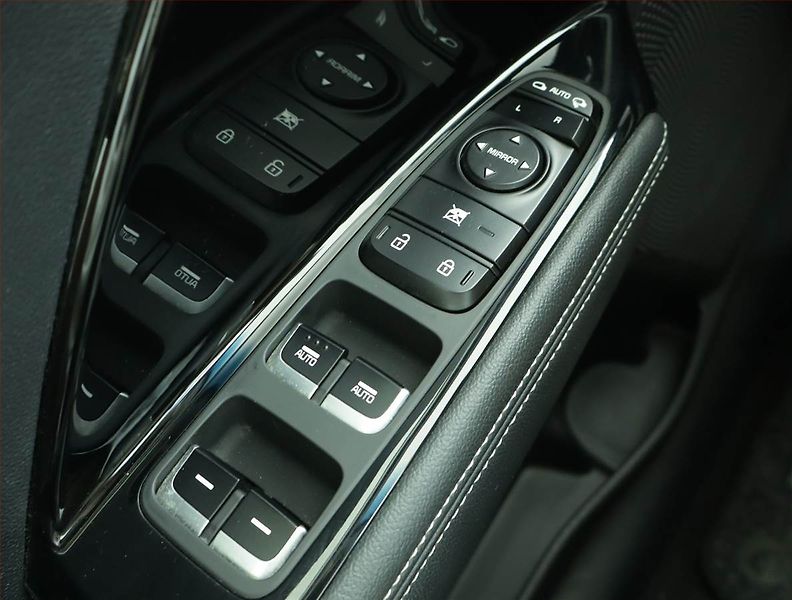 Kia e-Niro (2020) 64 kWh, SoH 100% - fotka 15 z 19
