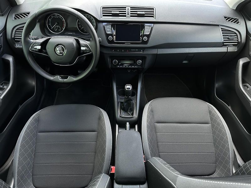 Škoda Fabia 1.0TSi Ambition TOP 95PS Clima - fotka 29 z 34
