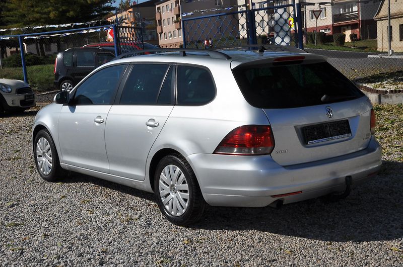 Volkswagen Golf VI 1.6TDi 77kW KOMBI - fotka 4 z 17