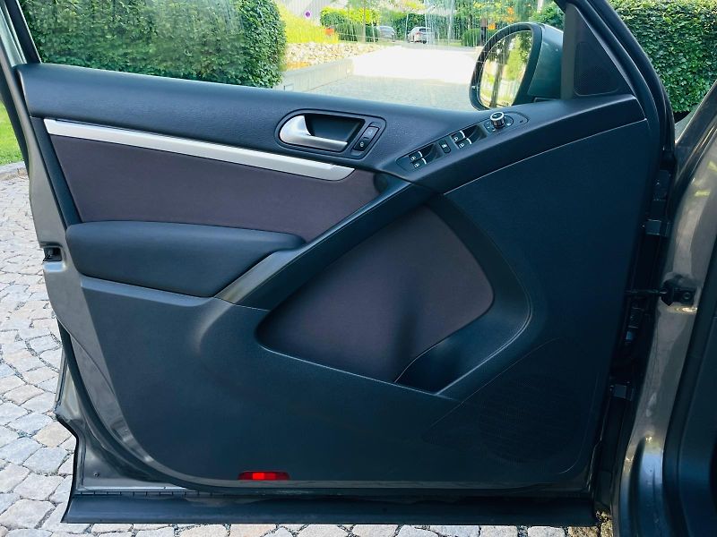 Volkswagen Tiguan 2.0TSI 4x4 AUTOMA KAMERA TAŽNÉ - fotka 30 z 44