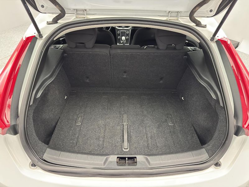 Volvo V40 D2 MOMENTUM CZ - fotka 5 z 39
