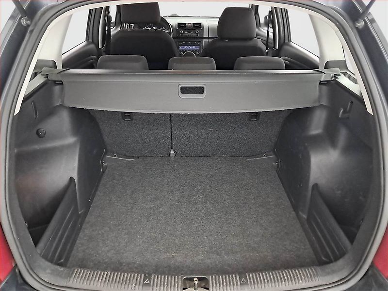 Škoda Fabia (2011) 1.2 TSI, Xenony, Tempomat - fotka 13 z 15