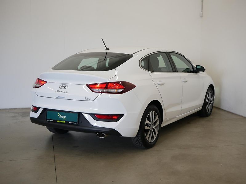 Hyundai i30 - fotka 2 z 25