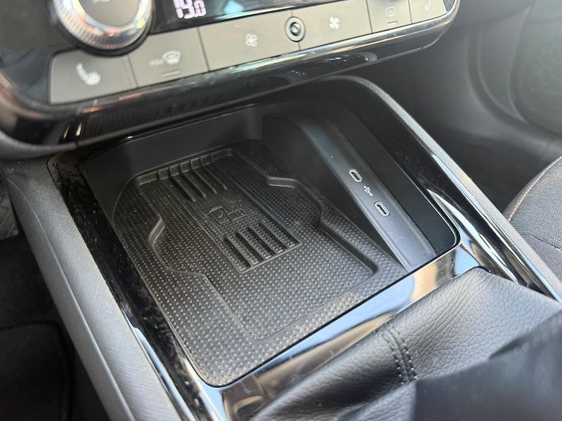 Škoda Kamiq Top Selection 1.0 TSI 85kw - fotka 18 z 25