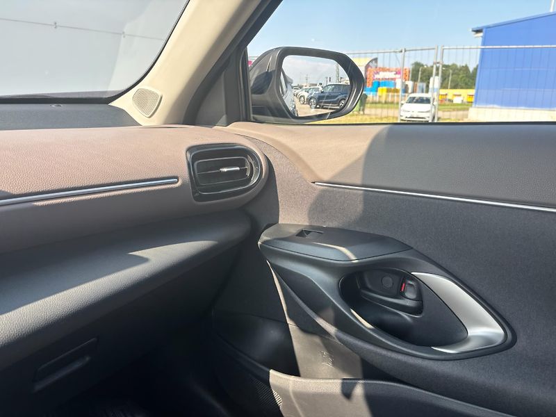 Toyota Yaris Cross 1.5 HSD e-CVT Executive AWD - fotka 24 z 30