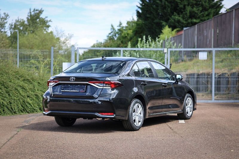 Toyota Corolla Sedan Active - fotka 4 z 22