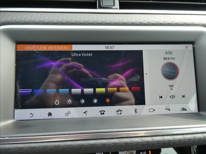 Land Rover Range Rover Evoque 2,0 D150 S 4WD Automat - fotka 29 z 34