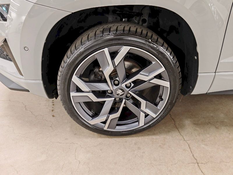 Škoda Karoq (2025) 1.5 TSI 110 kW DSG Sportline - fotka 32 z 32